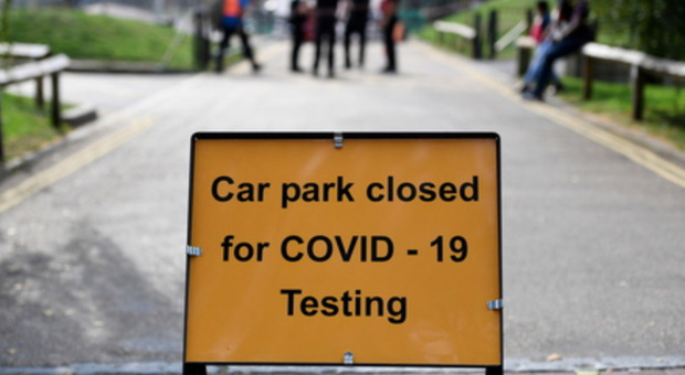 Londra, nessuno slot per i test covid disponibile in città. Crescono i timori per l'aumento dei casi di Covid