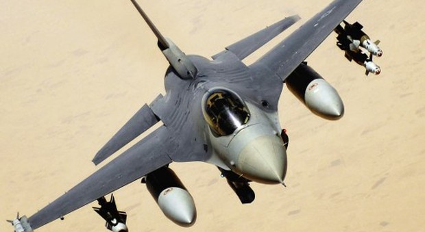Libia, aerei americani bombardano le postazioni dell'Isis a Sirte