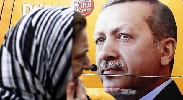 Turchia, Erdogan ci riprova: «Twitter evade le tasse»