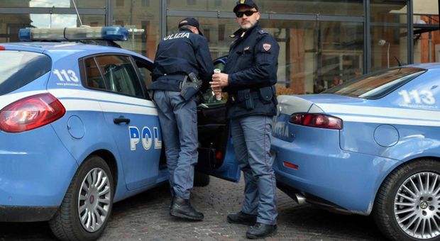 Roma, ruba le radio dalle auto in parcheggio: arrestata romana di 46 anni