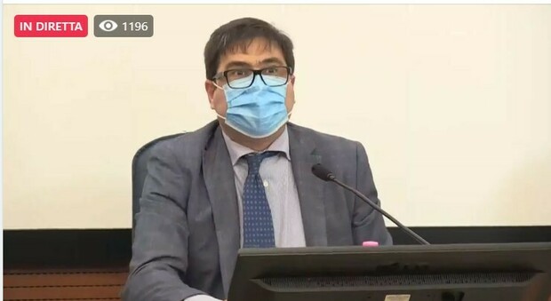Coronavirus nel Lazio, D'Amato: «Da oggi obbligatorio uso della mascherina anche all'aperto»
