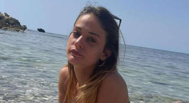 Alice Culcasi, 23enne si schianta contro un albero e muore: l'incidente a Trapani alla vigilia di Pasqua