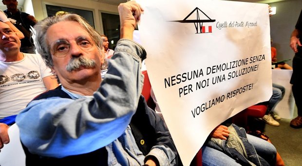 Genova, la rabbia degli sfollati: «Andiamo a protestare sotto casa di Grillo»