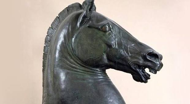 Napoli «ritrova» un suo simbolo: la testa di cavallo di Donatello torna al Mann