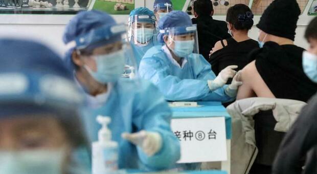 Covid, la Cina lancia il passaporto vaccinale: è il primo Paese al mondo a farlo
