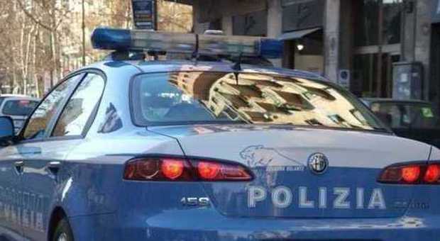 Roma, sequestrato in casa e picchiato per ore con un tubo di metallo: due arresti
