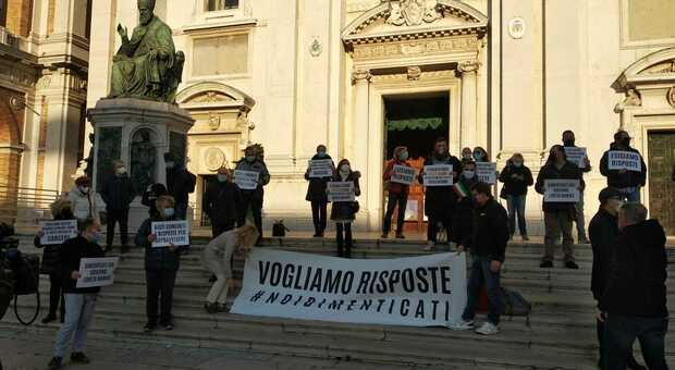 La protesta degli imprenditori del turismo religioso venerdì scorso a Loreto