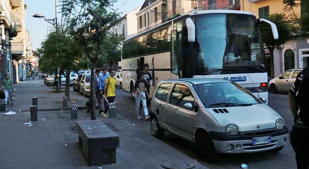 In bus da tutta Italia a Napoli: è boom di privatisti per la Maturità facile