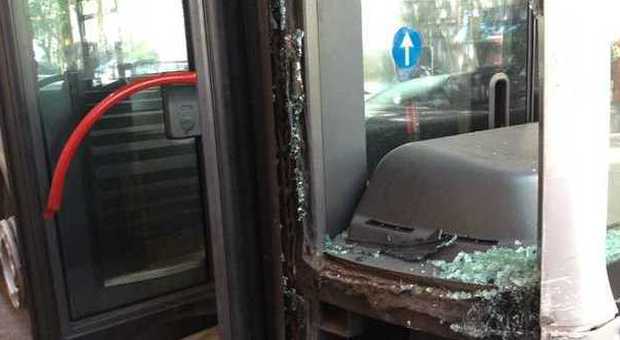 Scontro tra bus Atac e auto in via Salaria dieci passeggeri contusi all'ospedale