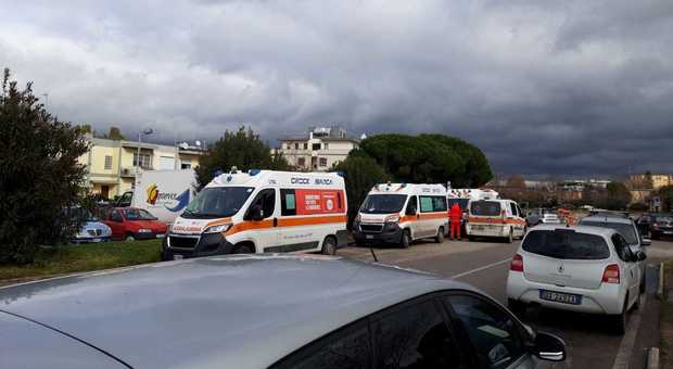 Ospedale, sosta selvaggia al pronto soccorso e ambulanze in doppia fila