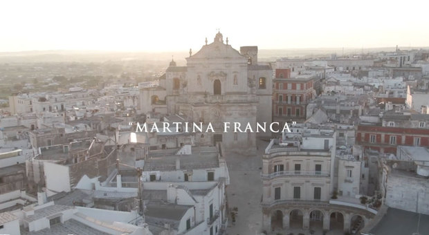 I vip rilanciano il turismo a Martina Franca: nel video anche Rossella Brecia e Beppe Convertini