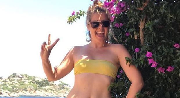 Noemi dimagrita pubblica una foto in bikini: colleghe e fan in delirio