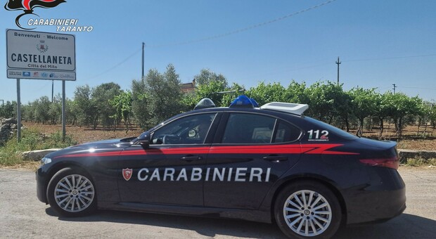 Droga, non si fermano all'alt dei carabinieri: folle inseguimento, arrestati due spacciatori