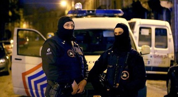 Blitz in Belgio, uccisi due jihadisti legati a Coulibaly Due arrestati erano in fuga verso l'Italia