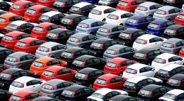 Auto, a febbraio vendite in aumento del 13%. Bene Fiat