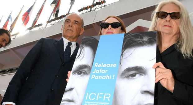 Festival del cinema, Venezia celebra Jafar Panahi: il suo coraggio è un'ipoteca sul Leone d'Oro