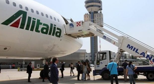 Coronavirus, Alitalia sospende i voli su Malpensa: a Linate solo voli nazionali