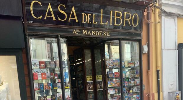Chiude la storica libreria Mandese, la città s'impoverisce