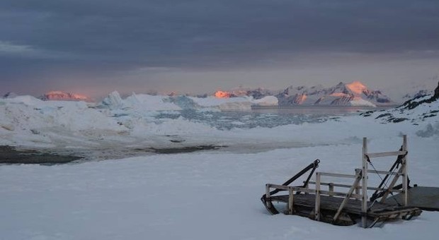 La Nasa scopre enorme grotta sotto ghiacci del polo Sud: ci sono forme di vita sconosciute