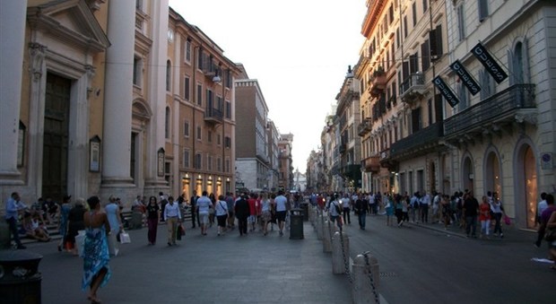 Roma, incubo terrorismo e sosta selvaggia, a via del Corso arrivano le telecamere