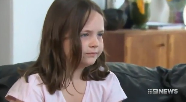 La bimba di 9 anni rifiuta l'inno: «Razzista, non rispetta gli indigeni». Bufera in Australia