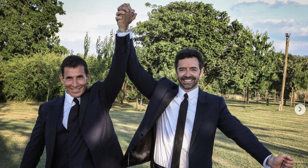 Alberto Matano è finalmente convolato a nozze con Riccardo Mannino: alla cerimonia hanno preso parte diversi vip