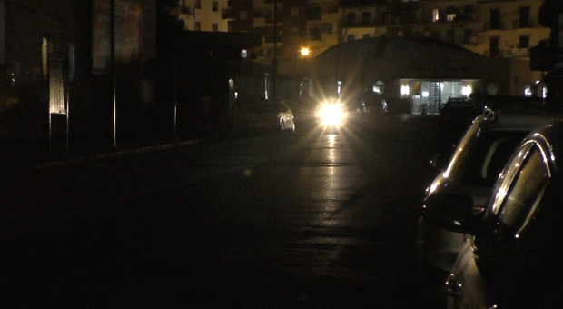 Napoli, nuovo blackout a Fuorigrotta: dopo piazza San Vitale resta al buio anche via Doria