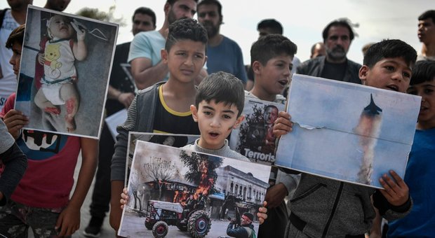 Turchia conquista 2 villaggi curdi. Erdogan: «Uccisi 109 terroristi, se Ue ostacola inviamo profughi»