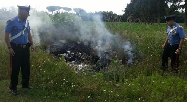 Incendia rifiuti, pensionato arrestato dai carabinieri