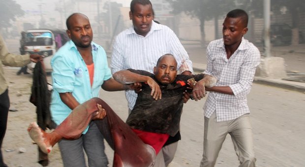 Mogadiscio, 15 morti e 25 feriti per l'esplosione di un'autobomba degli Shabaab