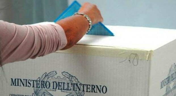 Elezioni comunali e referendum, l'affluenza alle ore 12 a Latina e provincia