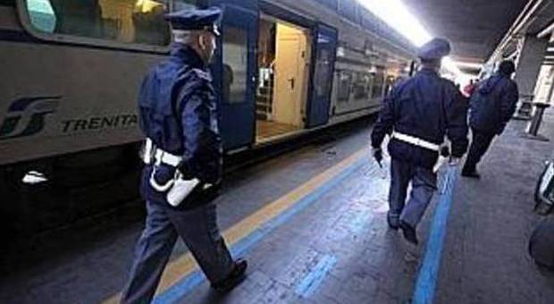 Atti osceni sul treno, la Polizia identifica un uomo di 43 anni