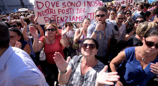 I docenti tornano in piazza: 1000 cattedre scomparse in Campania