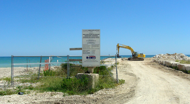I lavori sulla spiaggia di Porto Sant'Elpidio