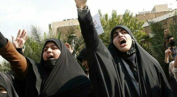«Donne, l’emancipazione non è mai iniziata in Iran»