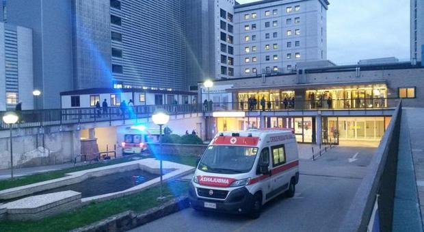 L'ospedale di Schiavonia dove si sono registrate ieri due decessi (Ansa)