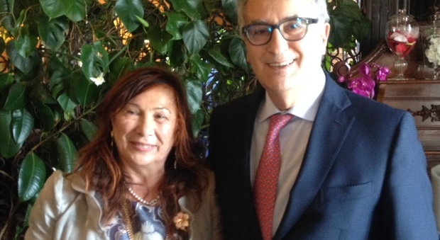Il Procuratore antimafia Franco Roberti e la presidente del Premio, Carmen Moscariello