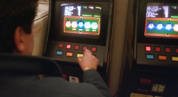 Diciannove slot machine illegali, blitz, multe e sequestro in Campania