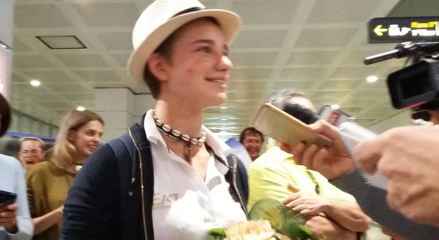 Bebe torna da Rio: festa a Venezia e Jovanotti le fa una sorpresa in aereo