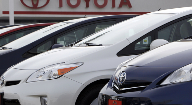 Toyota richiama 2,4 milioni di auto: «Rischio incidenti». Modelli venduti anche in Europa