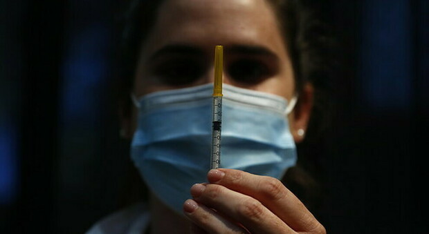 L'Italia punta sui vaccini a base di mRna, il Financial Times: pronta a produrli per tutta Europa