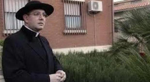 Abusi sessuali su quattro adolescenti L'ex parroco finisce in carcere