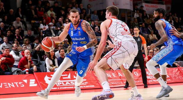 Basket, serie A: Bologna e Milano tengono il passo. Super Brindisi strapazza Sassari