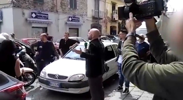 Parcheggiatori abusivi a Napoli, denunciati i tre immortalati da Striscia la Notizia