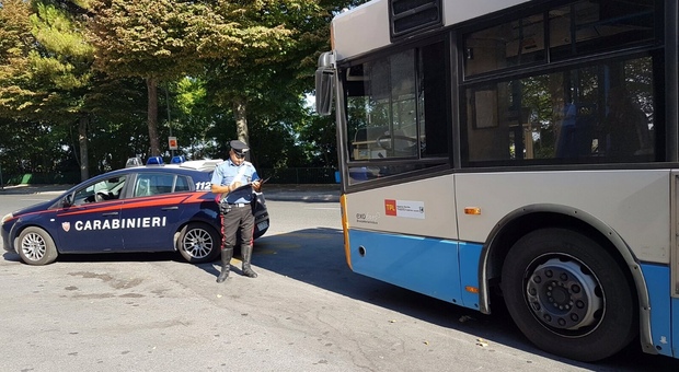 I carabinieri sono intervenuti sull'autobus