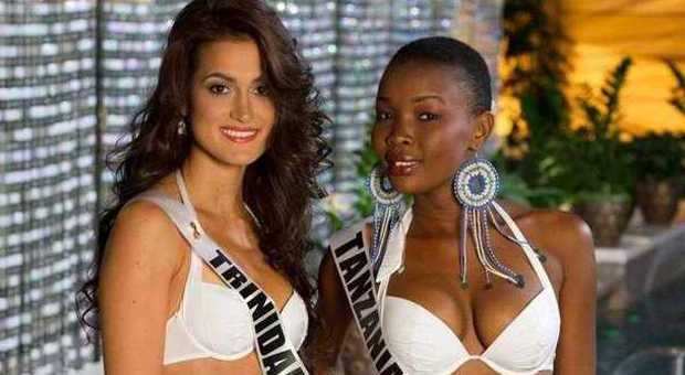 Miss Universo, i preparativi delle sexy bellezze in bikini bianco