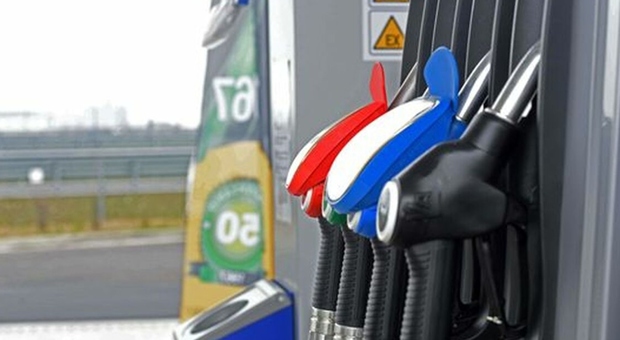 Stop alla vendita di auto diesel e benzina entro il 2035, l'Italia voterà contro