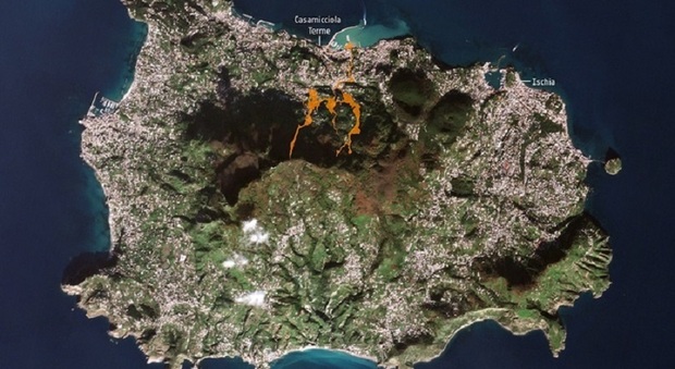 Ischia, così la frana ha devastato l'isola: le conseguenze della colata di fango viste dal satellite