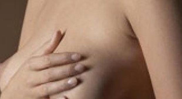 Tumore al seno, in piazza le storie delle donne