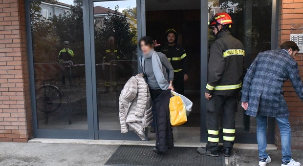 Terremoto, evacuato un altro palazzo a Pesaro: 23 persone costrette a lasciare le abitazioni